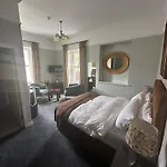 Long Quay House 4*