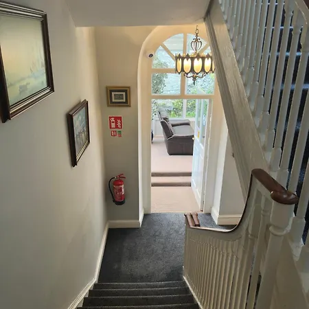 Πανσιόν Long Quay House 4*