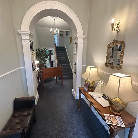 Long Quay House 4* קינסייל