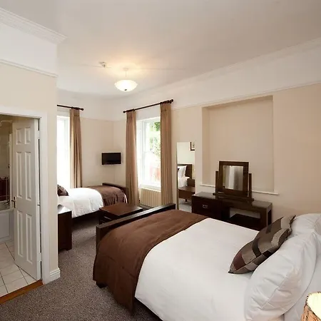 Long Quay House 4* קינסייל