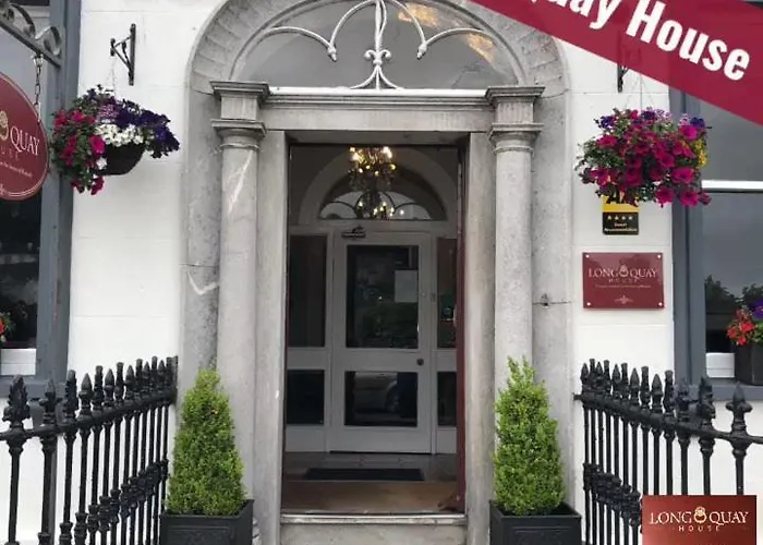 Long Quay House 4*