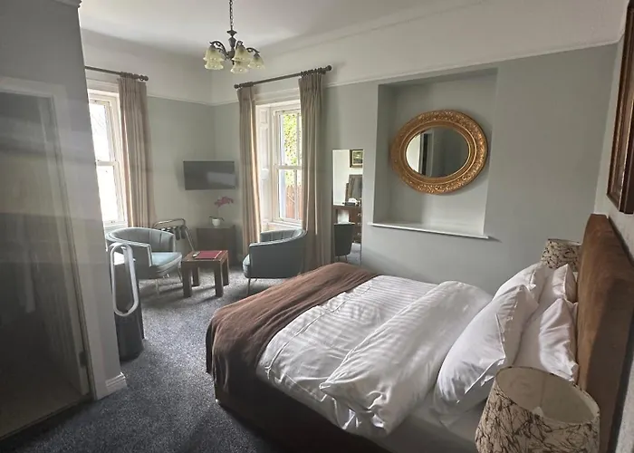 Long Quay House 4*