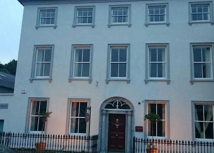 Long Quay House 4*